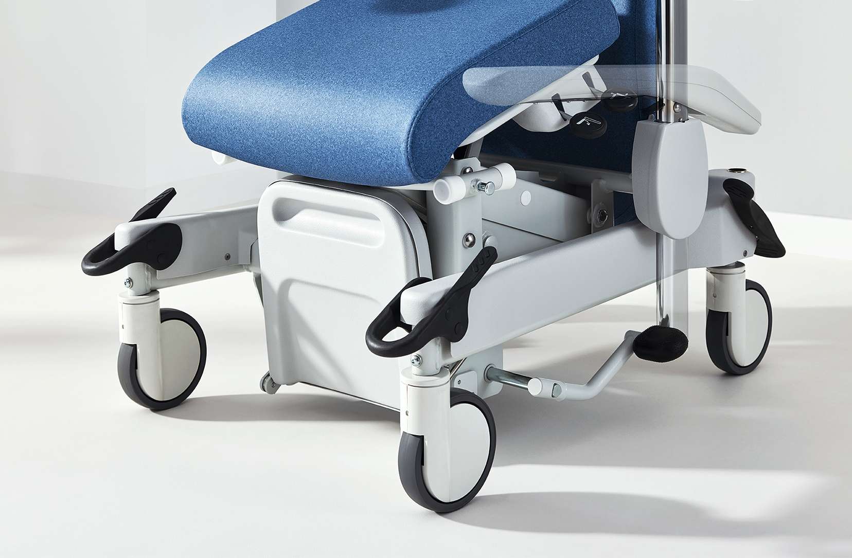 6-stage armrest height adjustment on the Ravello transport chair